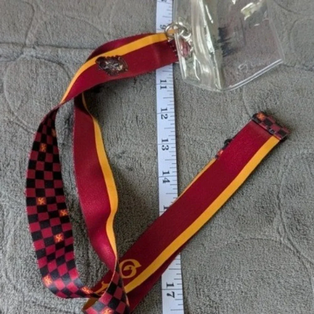 Harry‎ Potter Gryffindor Lanyard Universal Studios Wizarding World ID Holder